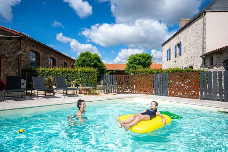 Piscine-hotels-Gite-privee-puy-du-fou-85